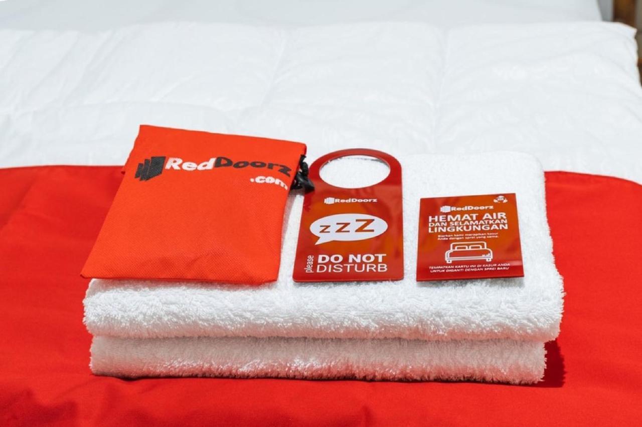 Hotel Reddoorz Syariah Near Grand Kota Bintang à Bekasi Extérieur photo